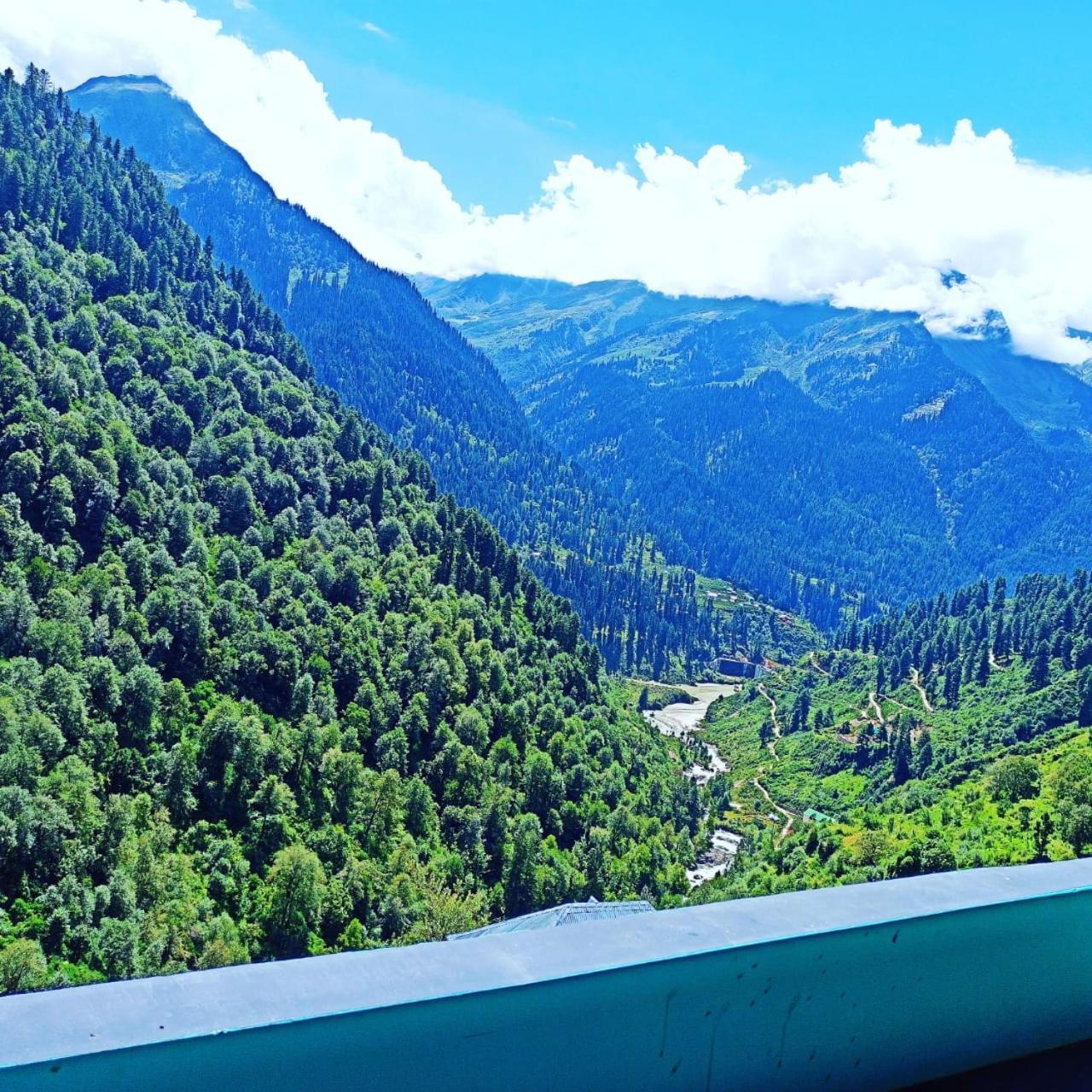 Aman Resort, Tosh Village, Himachal Pradesh Bagian luar foto